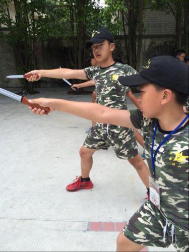 黄埔夏令营----纠正孩子爱咬指甲