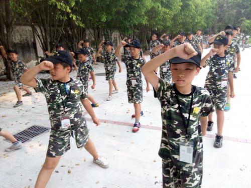 给年轻爸妈们给婴儿洗澡的参考